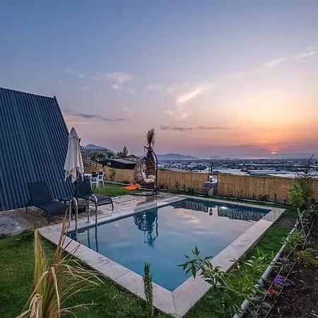 Sleeps 4 Bungalow With Nature View With Private Pool - Awz 267 别墅